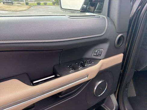 Used 2024 Ford Expedition Max Limited image 11