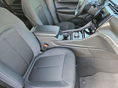 New 2025 Jeep Grand Cherokee Laredo image 16