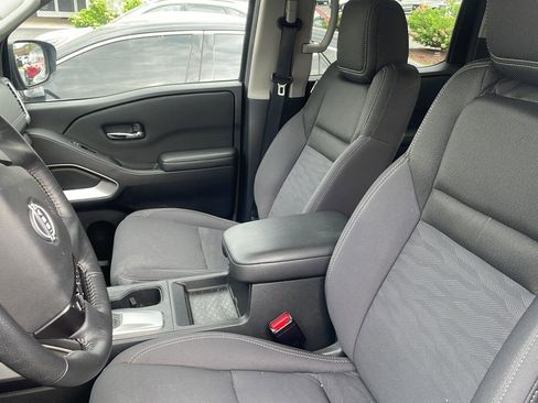 Used 2024 Nissan Frontier SV w/ SV Convenience Package image 3