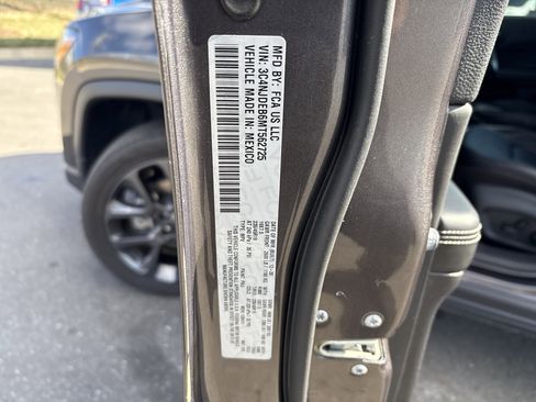 Certified 2021 Jeep Compass Latitude image 35