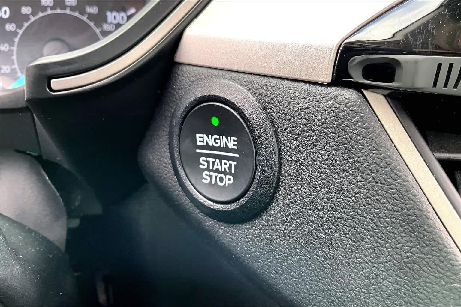 Used 2022 Ford Escape SE FWD image 35