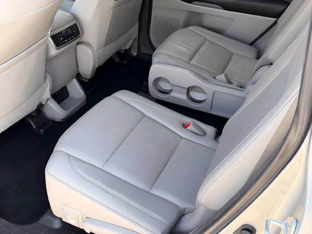 Used 2018 Toyota Highlander Limited AWD/4WD image 13