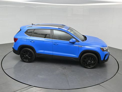 Used 2023 Volkswagen Taos SE w/ Panoramic Sunroof Package FWD image 46