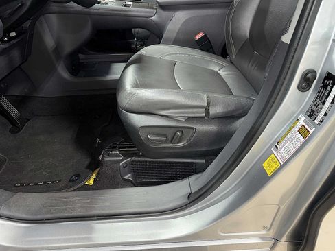 Used 2022 Toyota Sienna LE FWD image 24