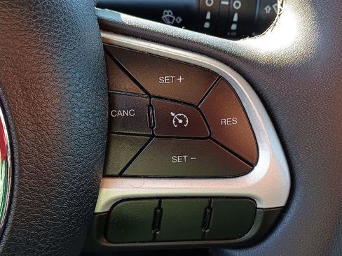 Used 2018 Jeep Renegade Latitude image 17