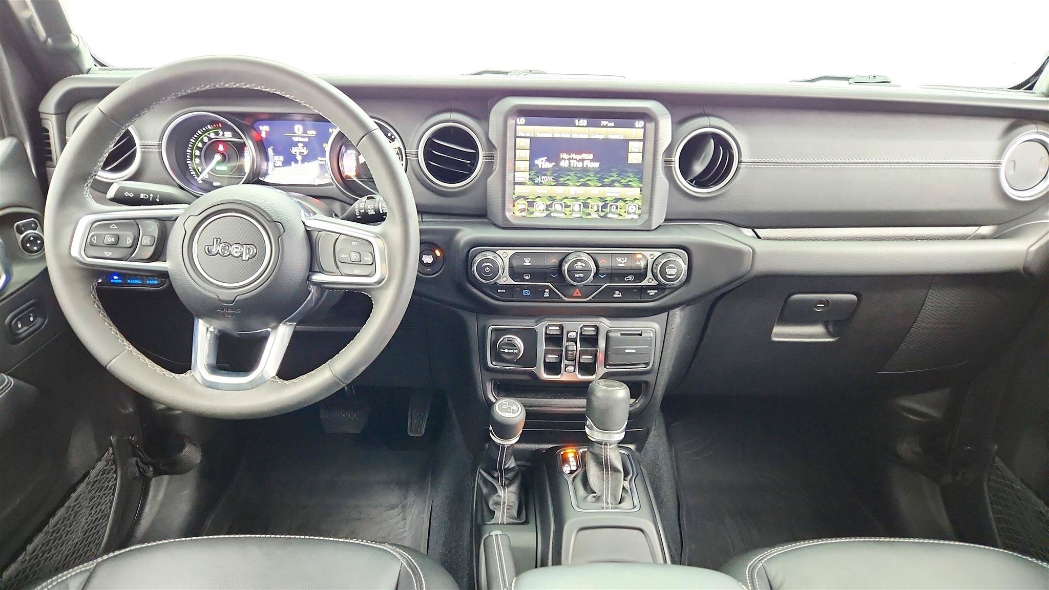 Used 2023 Jeep Wrangler Unlimited Sahara AWD/4WD image 27