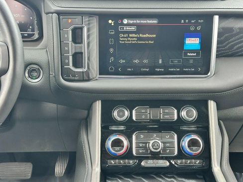 Used 2024 GMC Yukon Denali w/ Advanced Technology Package AWD/4WD image 17