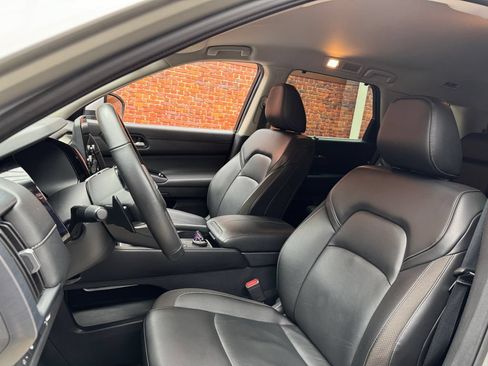 Used 2025 Nissan Pathfinder SL AWD/4WD image 23