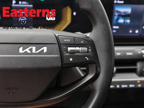Used 2025 Kia K4 FWD image 15