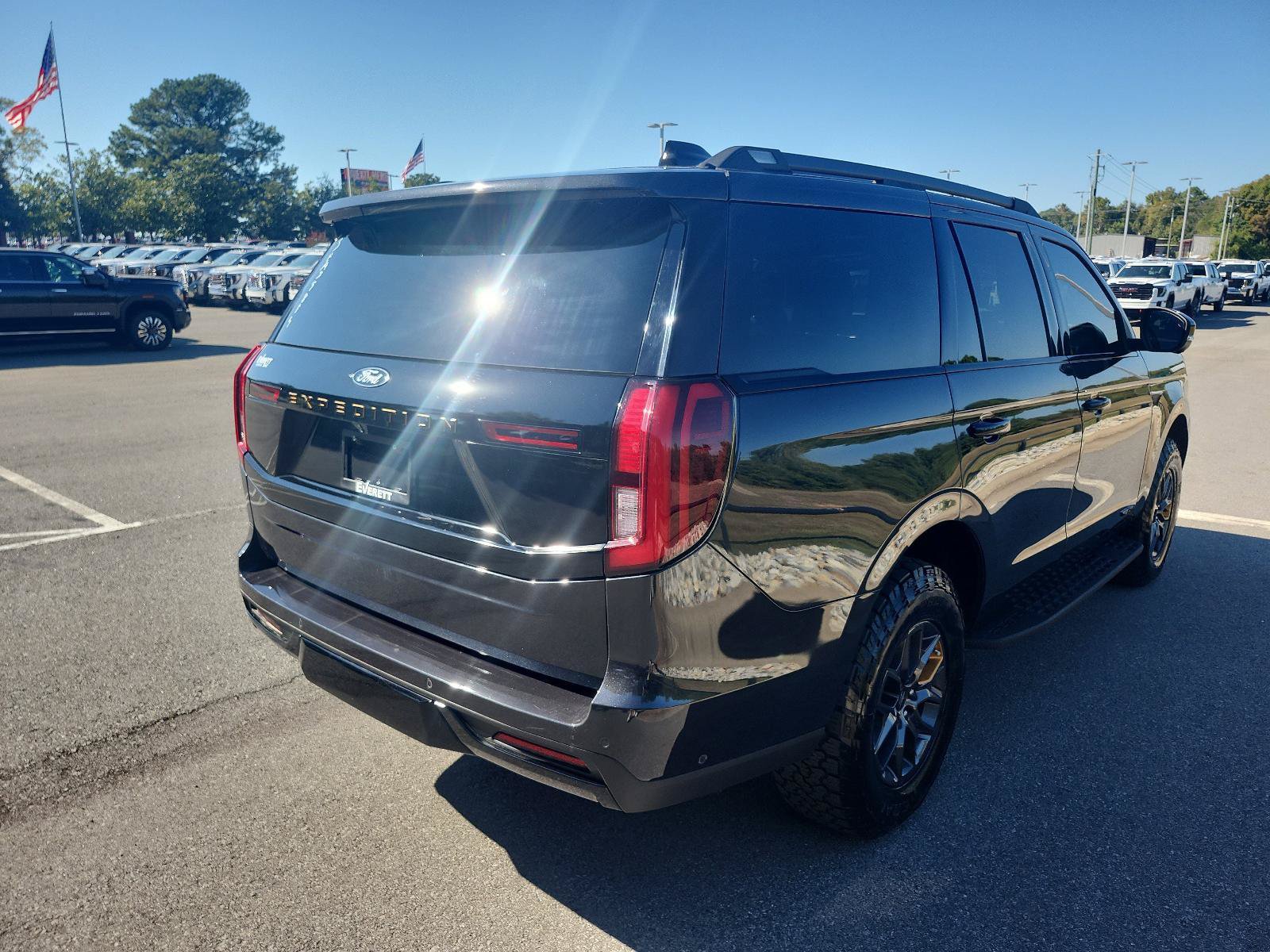 Used 2025 Ford Expedition Tremor AWD/4WD image 3