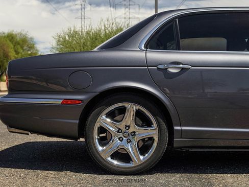 Used 2006 Jaguar XJ8 RWD image 10