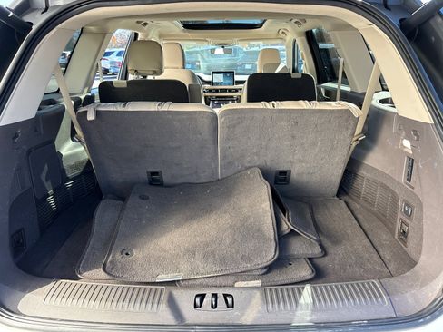 Certified 2022 Lincoln Aviator Reserve w/ Equipment Group 201A image 9