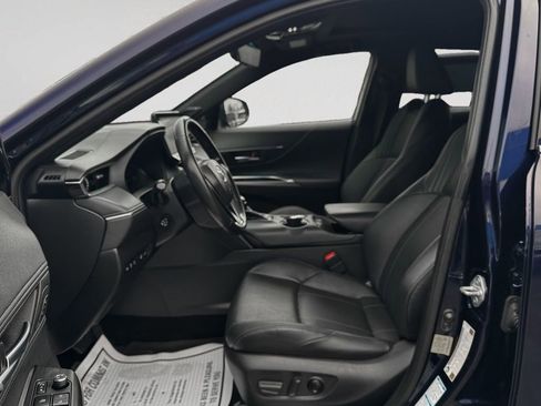 Used 2022 Toyota Venza Limited w/ Advanced Technology Package image 12