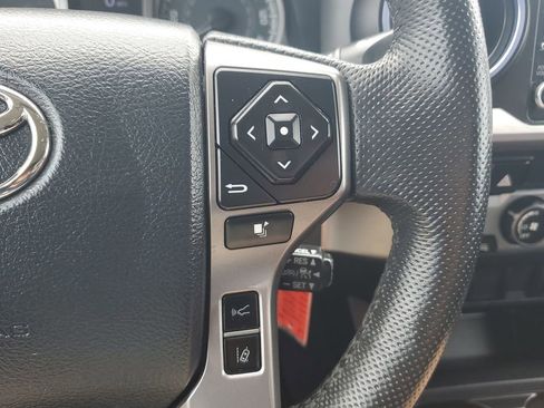 Certified 2020 Toyota Tacoma SR5 image 33