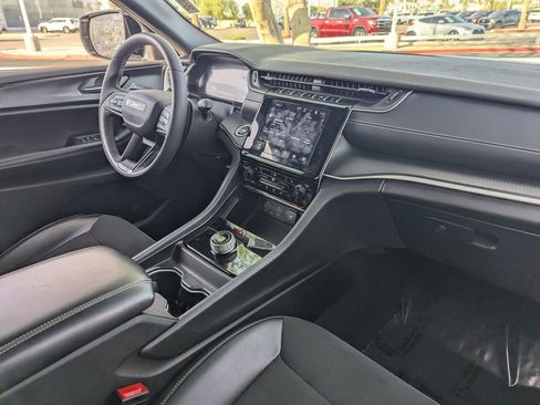 Used 2023 Jeep Grand Cherokee L Altitude image 13