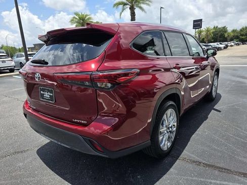 Used 2023 Toyota Highlander Limited FWD image 7