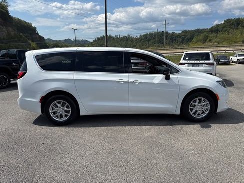 New 2026 Chrysler Voyager LX image 2