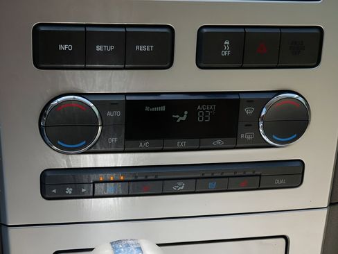 Used 2010 Lincoln MKX AWD image 22