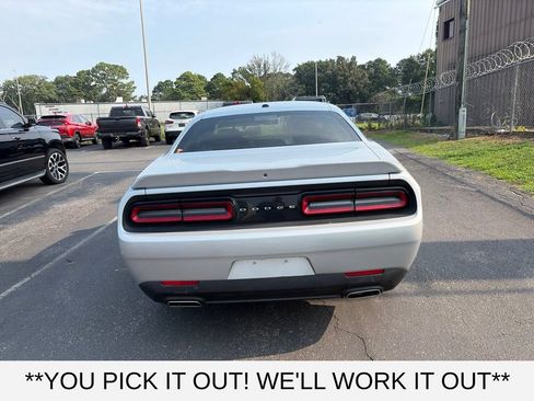Used 2022 Dodge Challenger SXT RWD image 5