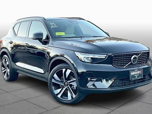 Certified 2023 Volvo XC40 B5 Plus w/ Protection Package Premier image 2