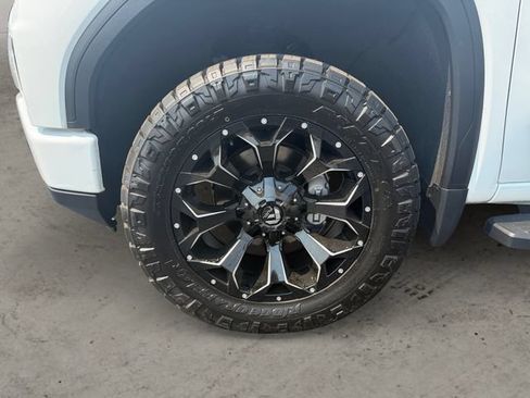 Used 2025 GMC Sierra 1500 Elevation w/ LPO, Elevation Black Package AWD/4WD image 9