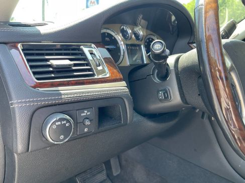 Used 2014 Cadillac Escalade Platinum image 18