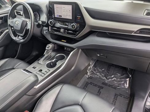 Used 2023 Toyota Highlander XLE image 36
