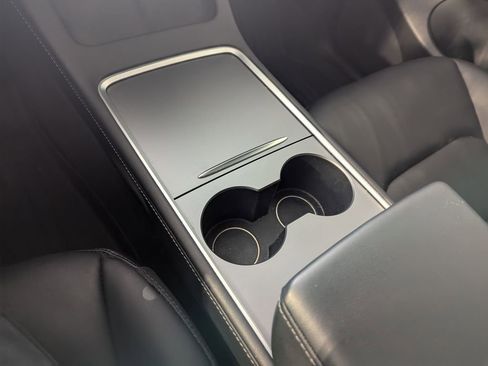 Used 2022 Tesla Model Y Performance image 10