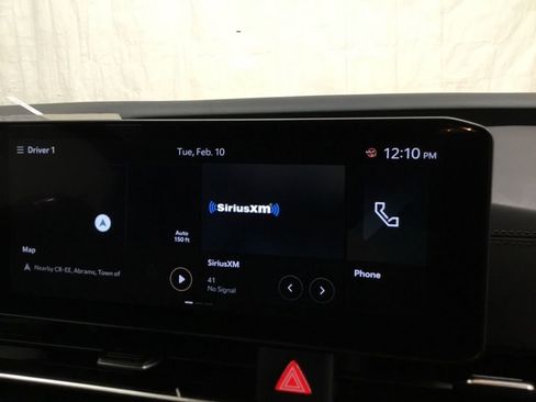 Used 2025 Kia Carnival FWD image 28