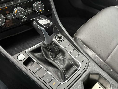 Certified 2023 Volkswagen Jetta SE w/ Panoramic Sunroof Package image 28