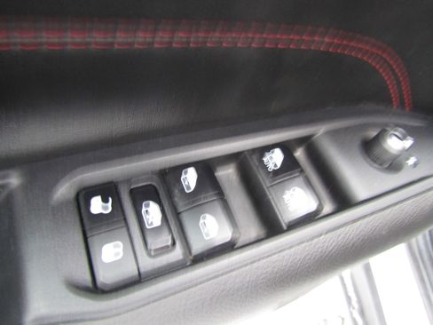 Used 2025 Jeep Compass Trailhawk image 15