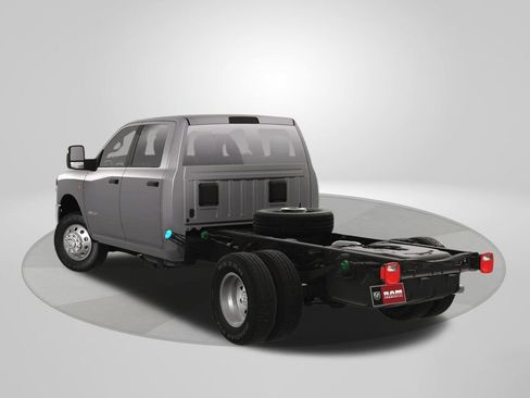 New 2025 RAM 3500 Big Horn AWD/4WD image 4