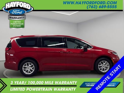 Used 2025 Chrysler Pacifica Select FWD image 8
