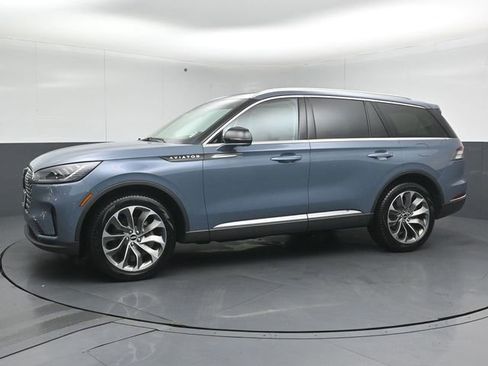 Used 2025 Lincoln Aviator AWD image 4
