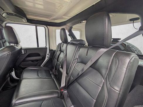 Used 2022 Jeep Wrangler Unlimited Sahara w/ Cold Weather Group AWD/4WD image 16