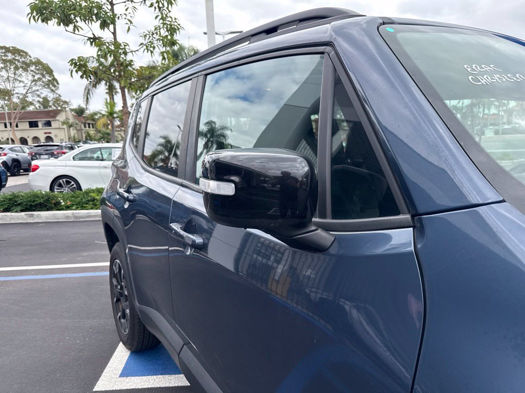 Used 2023 Jeep Renegade Latitude AWD/4WD image 6