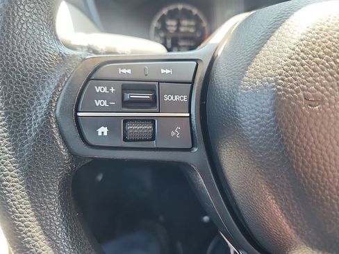 Used 2025 Honda HR-V LX image 17