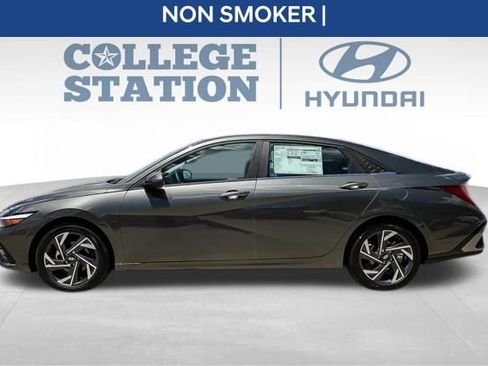 Used 2024 Hyundai Elantra SEL w/ Convenience Package FWD image 4