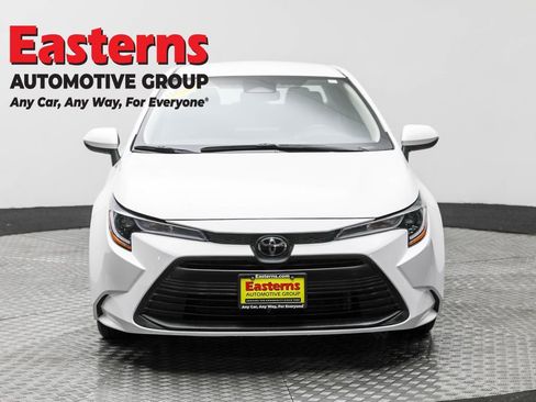 Used 2024 Toyota Corolla LE FWD image 2