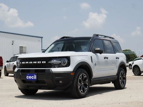 Certified 2026 Ford Bronco Sport Outer Banks w/ Outer Banks Tech Package+ AWD/4WD image 2