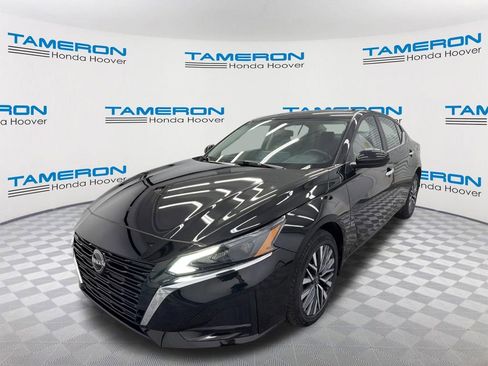 Used 2023 Nissan Altima 2.5 SV w/ SV Premium Package image 1