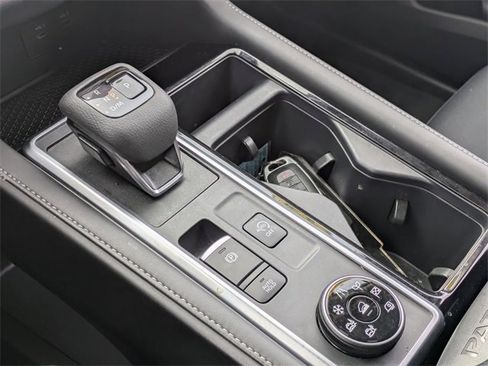 Used 2024 Nissan Pathfinder SV w/ SV Premium Package image 24