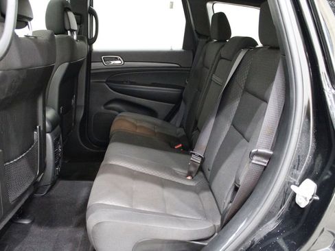 Used 2019 Jeep Grand Cherokee Laredo image 14