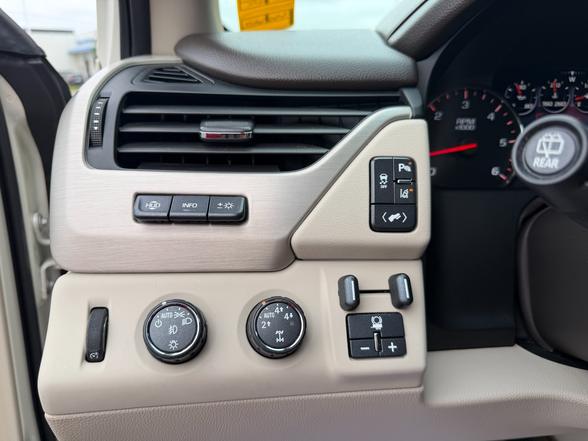 Used 2015 GMC Yukon Denali w/ Touring Package AWD/4WD image 42