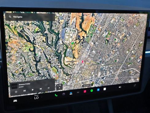 Used 2023 Tesla Model X AWD/4WD image 21