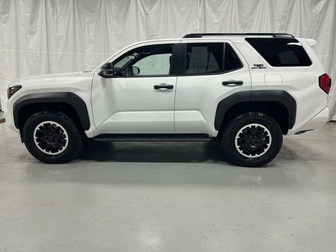 Used 2025 Toyota 4Runner TRD Off-Road image 4