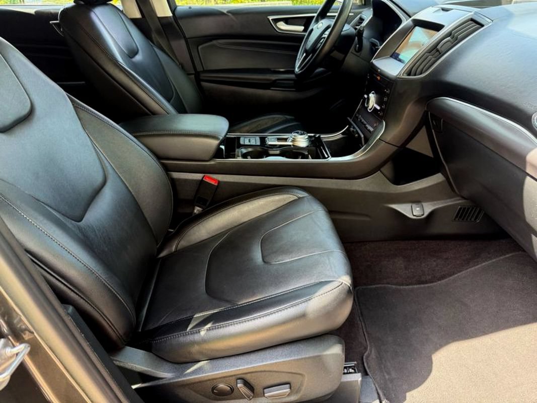 Used 2020 Ford Edge Titanium FWD image 40