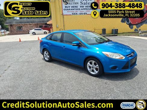 Used 2014 Ford Focus SE w/ SE Winter Package FWD image 1