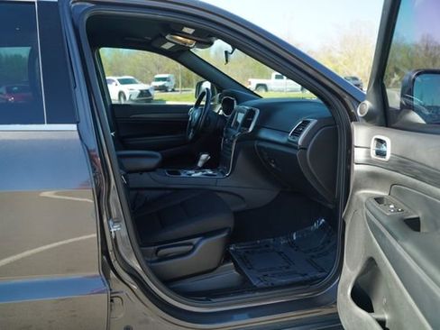 Used 2021 Jeep Grand Cherokee Laredo RWD image 20