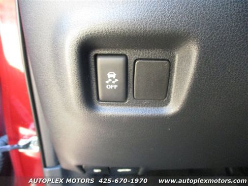 Used 2015 Nissan Versa Note SV image 24